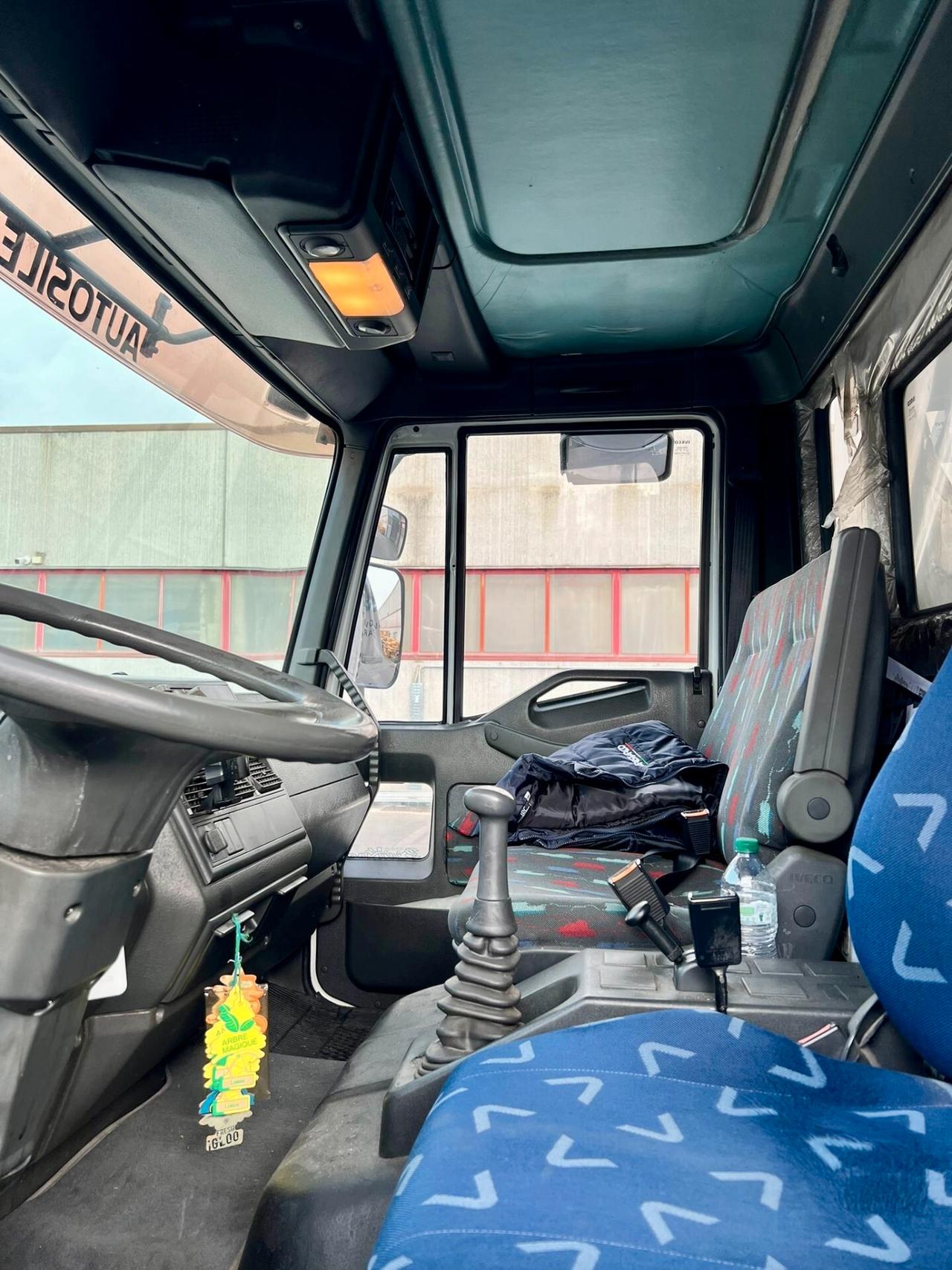 Iveco Eurocargo 5.9 100E18 con Sponda Idrauilica 177cv