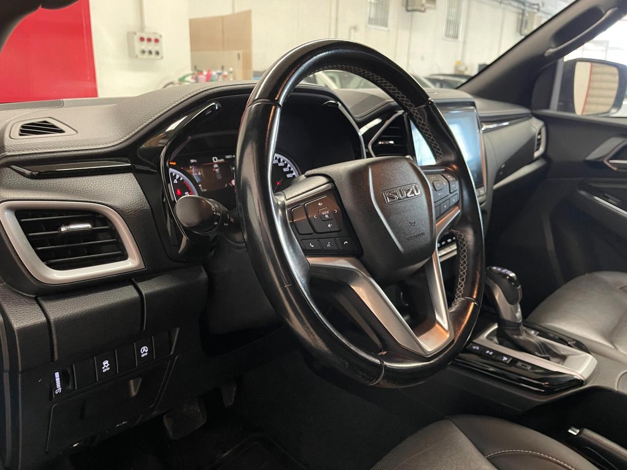Isuzu D-Max N60 N60FF 1.9D 163cv crew 4x4 auto-Ok Neopatentati-LEGGI SOTTO