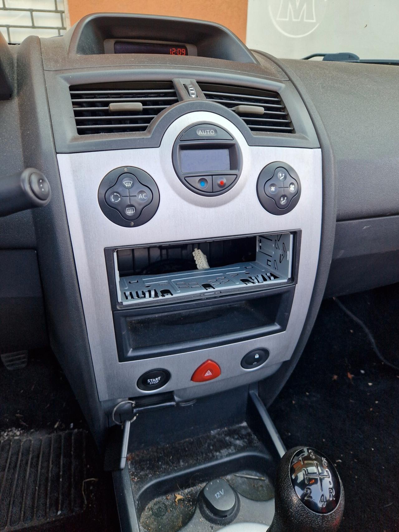 Renault Megane Mégane CABRIO -111 CV