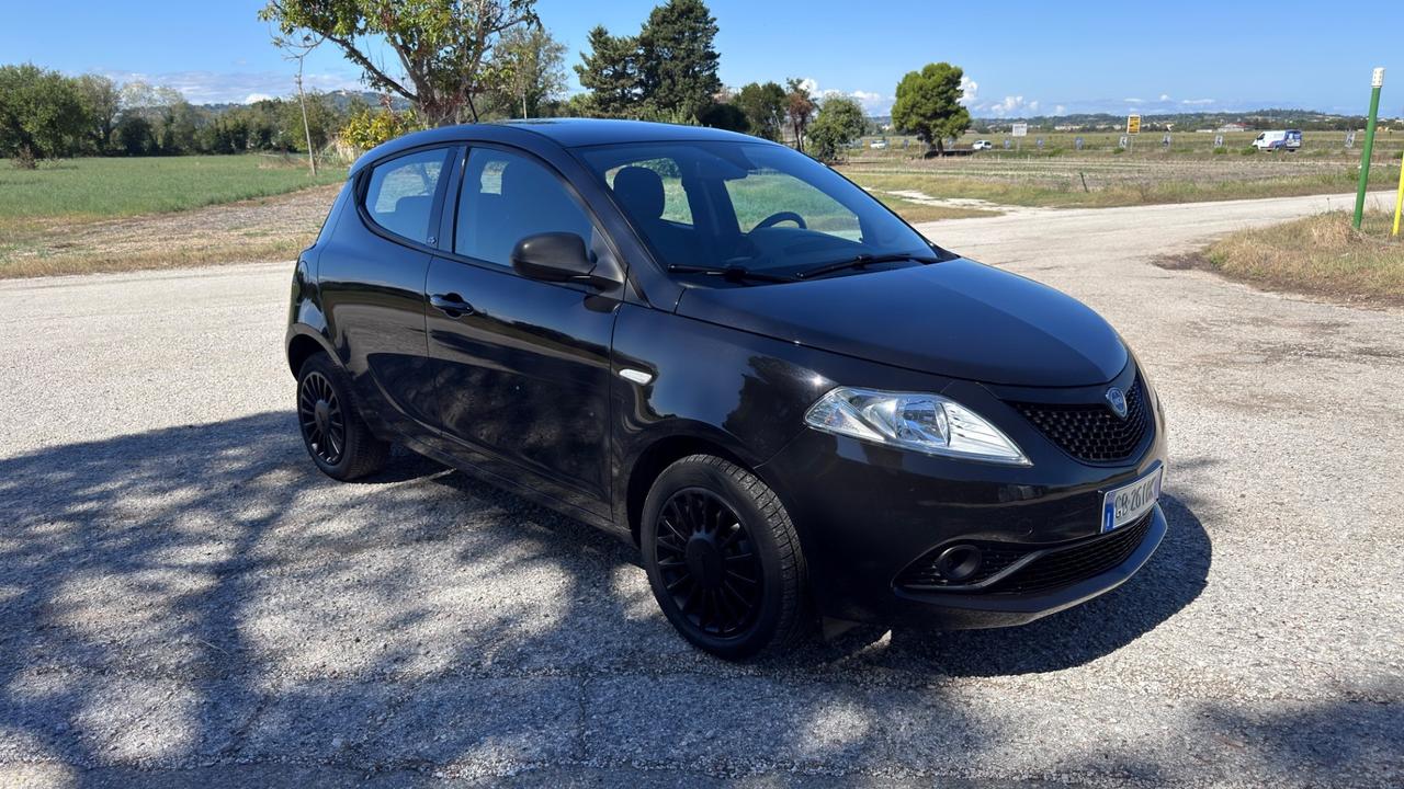 Lancia Ypsilon 1.2 69 CV 5 porte GPL Ecochic Monogram