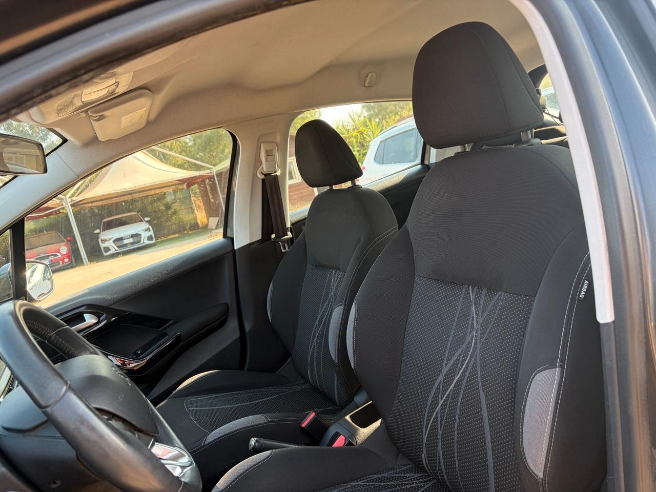 PEUGEOT 208 ALLURE 1.2 82CV 101.000 KM ANNO 2015 NEOPATENTATI