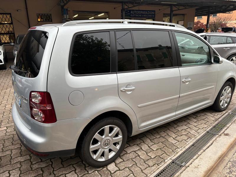 Volkswagen Touran 2.0 tdi Highline dsg 7 POSTI OK NEOPATENTATO