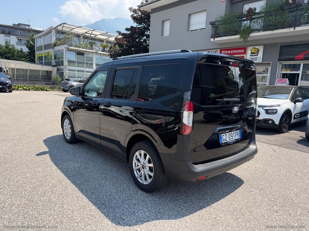 FORD Tourneo Courier 1.0 EcoBoost Titanium