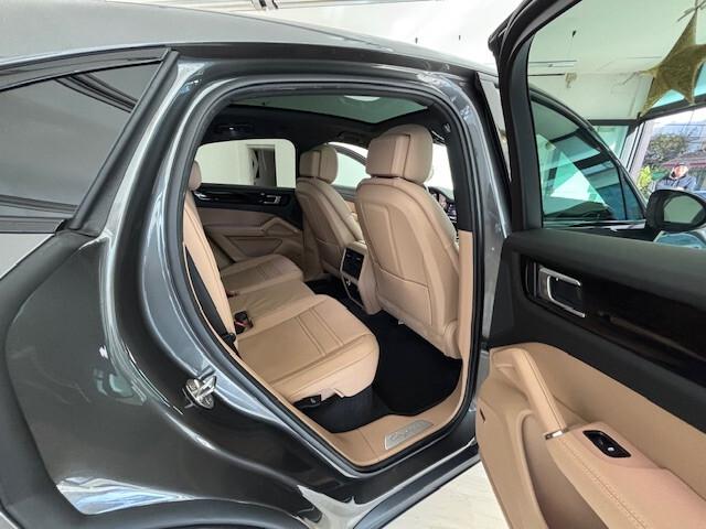 Porsche Cayenne Coupé 3.0 V6 E-Hybrid Platinum Edition 340CV