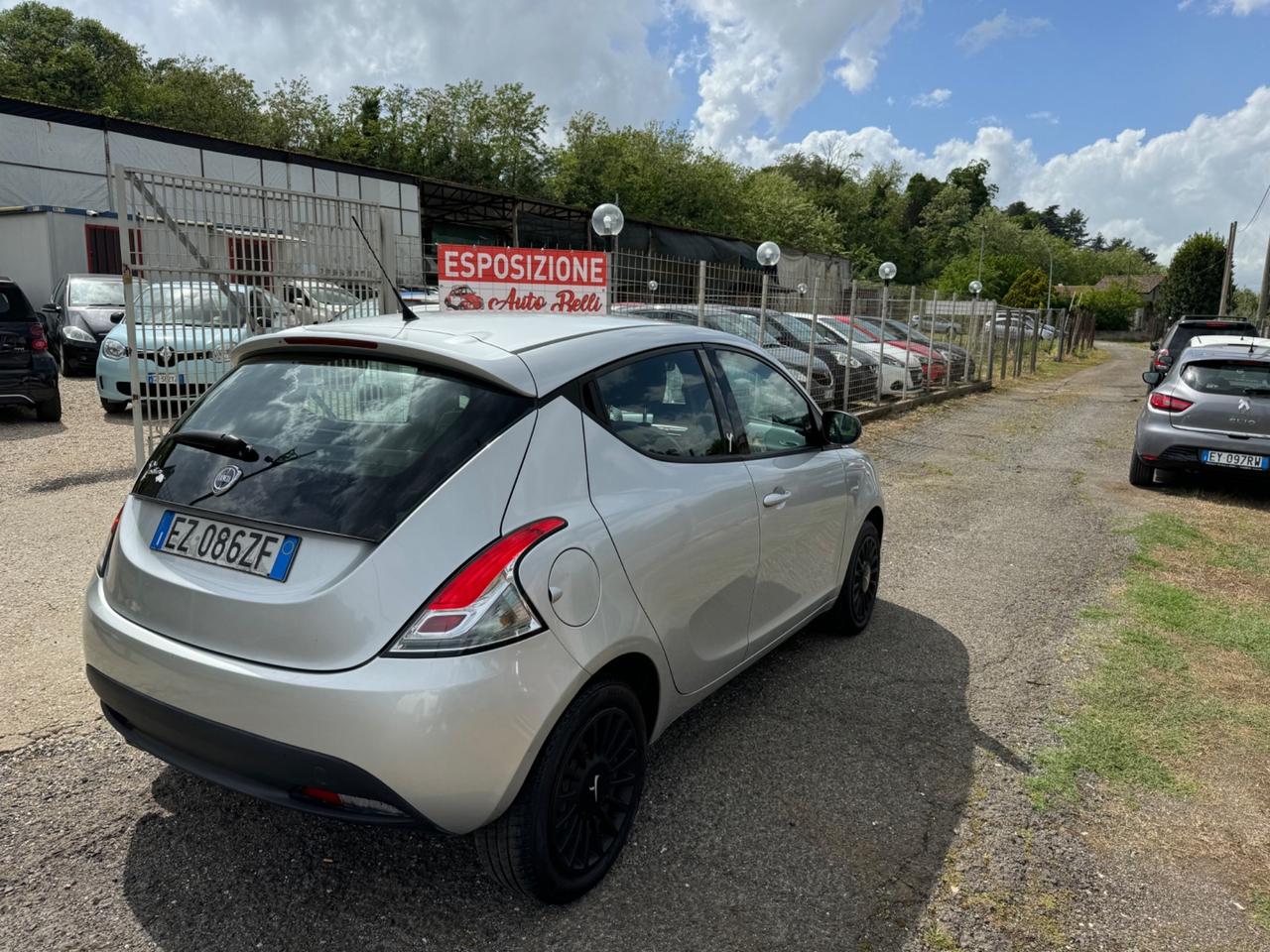 Lancia Ypsilon 1.2 69 CV 5 porte Elle NEOPATENTATI