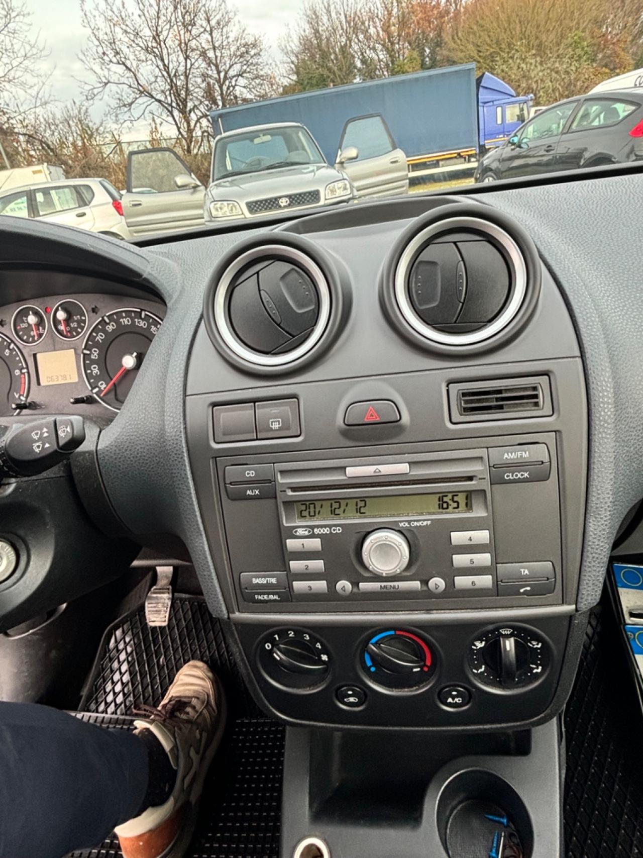 Ford Fiesta 1.2 16V 3p. Ghia