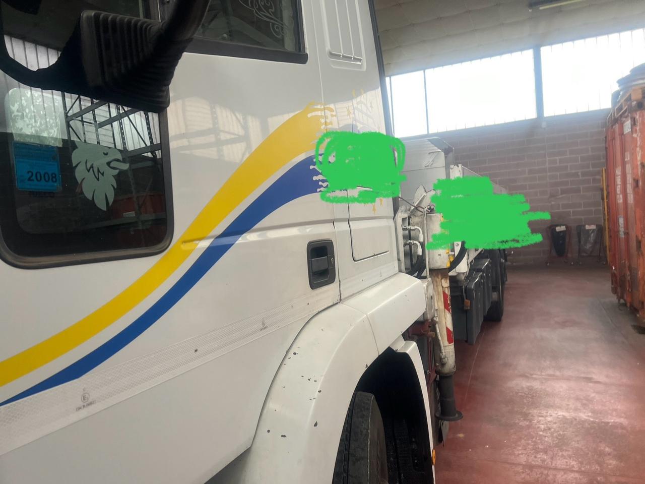 Iveco EuroTech Cursor Scarrabile Con Gru