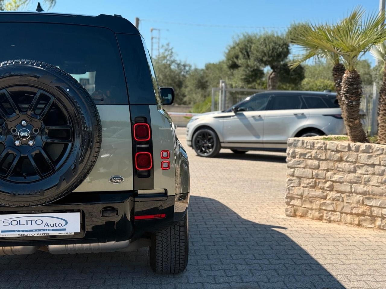 Defender 110 5P 3.0d 250 CV X-Dynamic S Pancea Green Bi-color