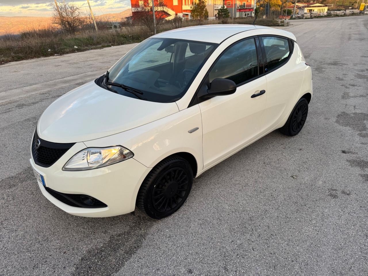 Lancia Ypsilon 1.2 69 CV 5 porte S&S Gold