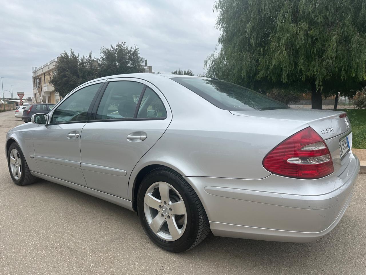 MERCEDES CLASSE E 220 - CAMBIO AUTOMATICO