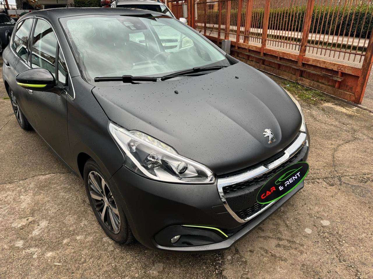 Peugeot 208 PureTech 82 Allure grigio opaco