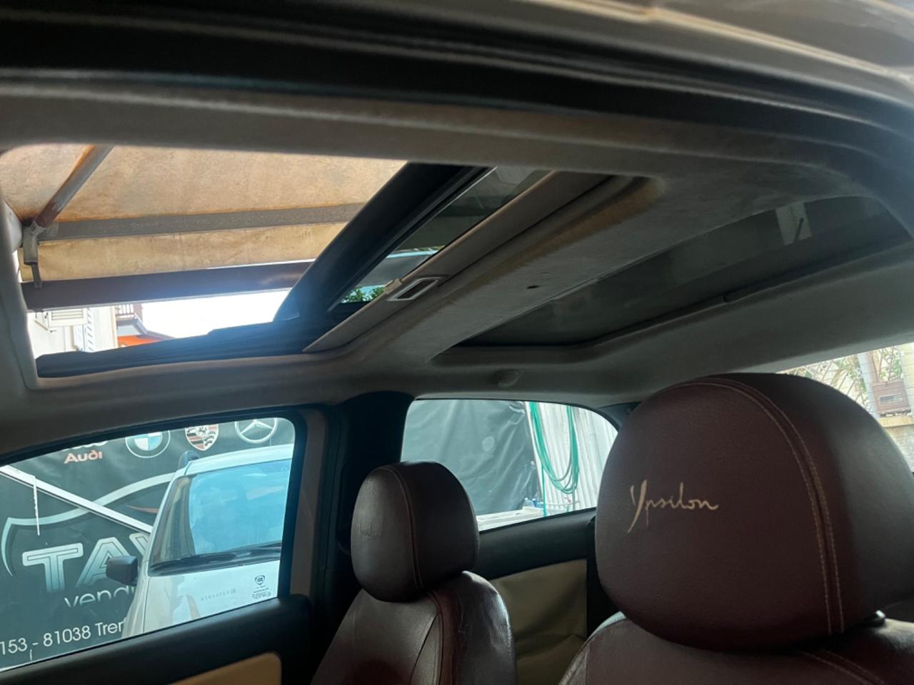 Lancia Ypsilon Cambio aut. appena rifatto