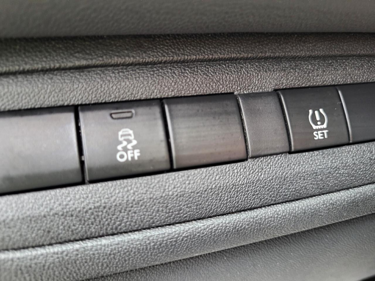 PEUGEOT 208 1,4 HDI-UNICO PROPRIETAR-4 REVISIONI