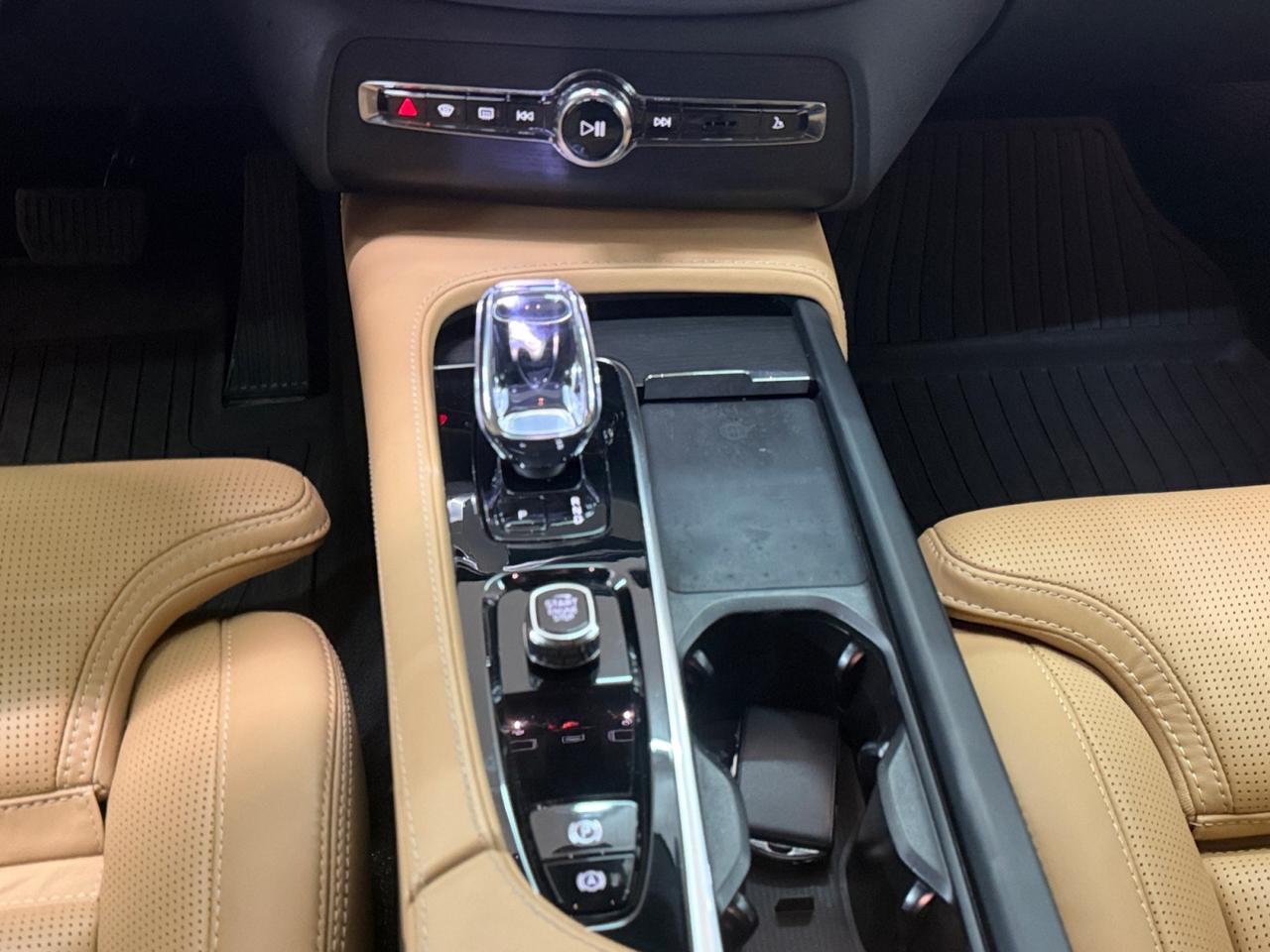 VOLVO XC90 II - XC90 2.0 D5 Momentum awd geartronic