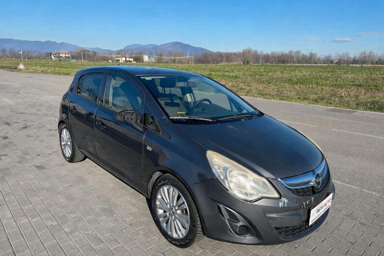 Opel Corsa 1.2 benzina 5 porte Cosmo