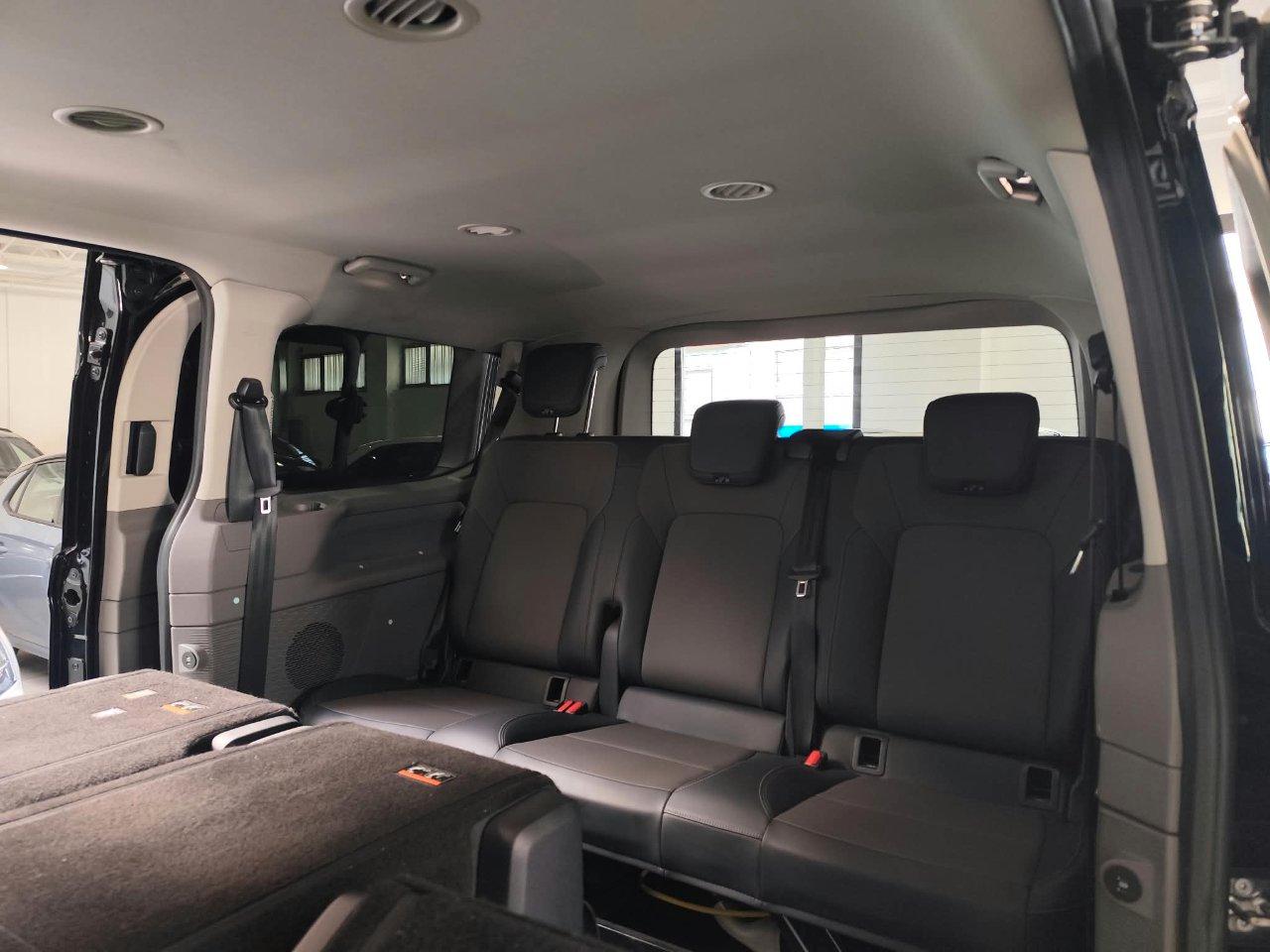 VOLKSWAGEN T7 Caravelle e-Caravelle Window Short Life electric 160kW 340 cv automatic 3100mm