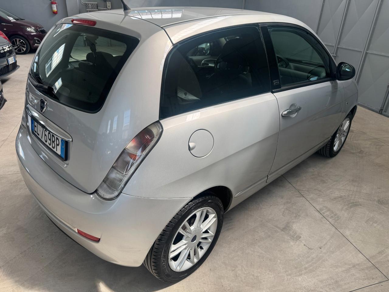 Lancia Ypsilon 1.2 69 CV Unyca