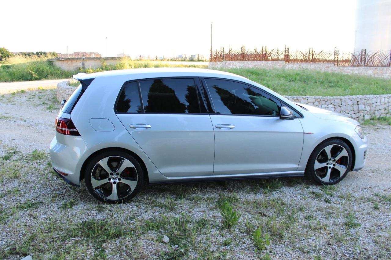 Volkswagen Golf GTI Golf GTI 2.0 TSI DSG 5p. BlueMotion Technology