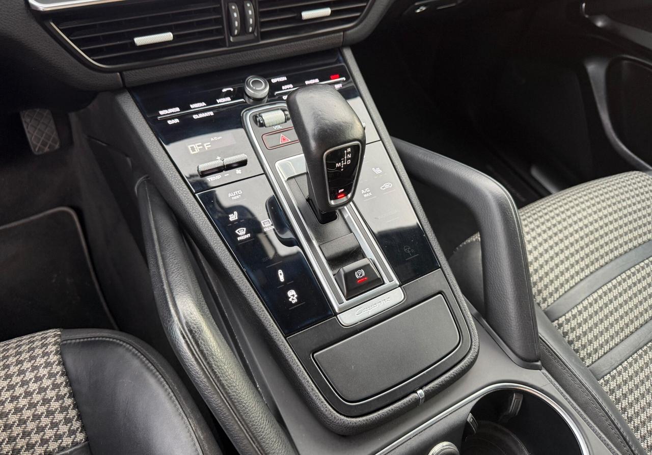 Porsche Cayenne Coupé Allestimento GTS