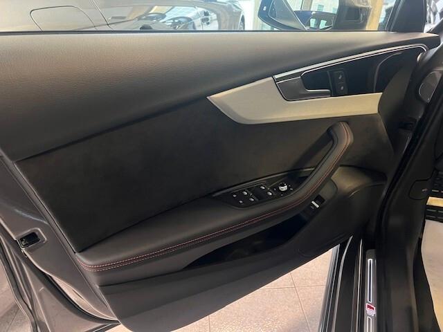 Audi A4 Avant 40 tdi Q. s-tronic, S-line, Tetto, Gancio