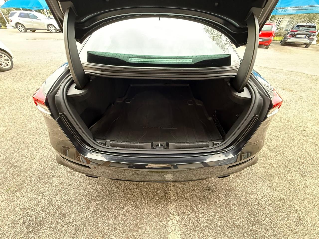 Maserati Ghibli L4 330 CV MHEV Gransport