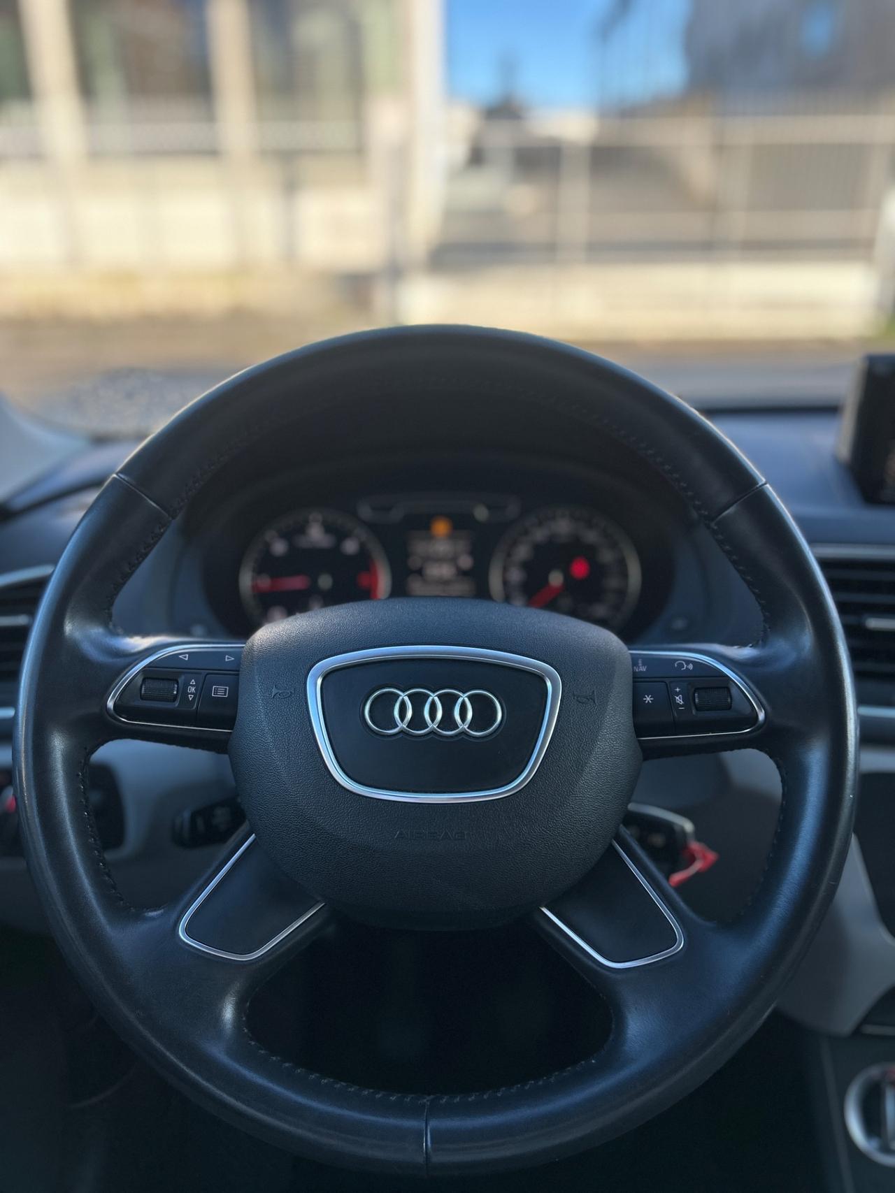 Audi Q3 2.0 TDI 140 cv-2013/LED/NAVI/18”