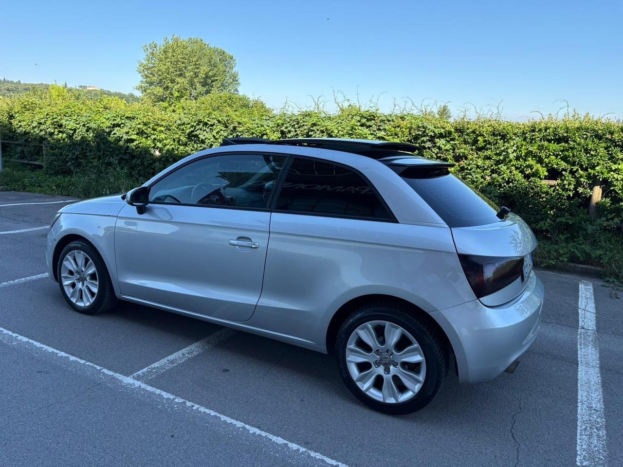 Audi A1 1.6 TDI 105 CV Attraction 281.000 KM TETTUCCIO APRIBILE