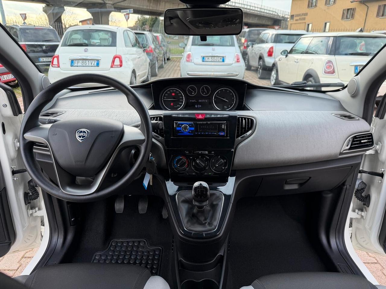 Lancia Ypsilon 1.2 69 CV 5 porte S&S OK NEOPATENTATI