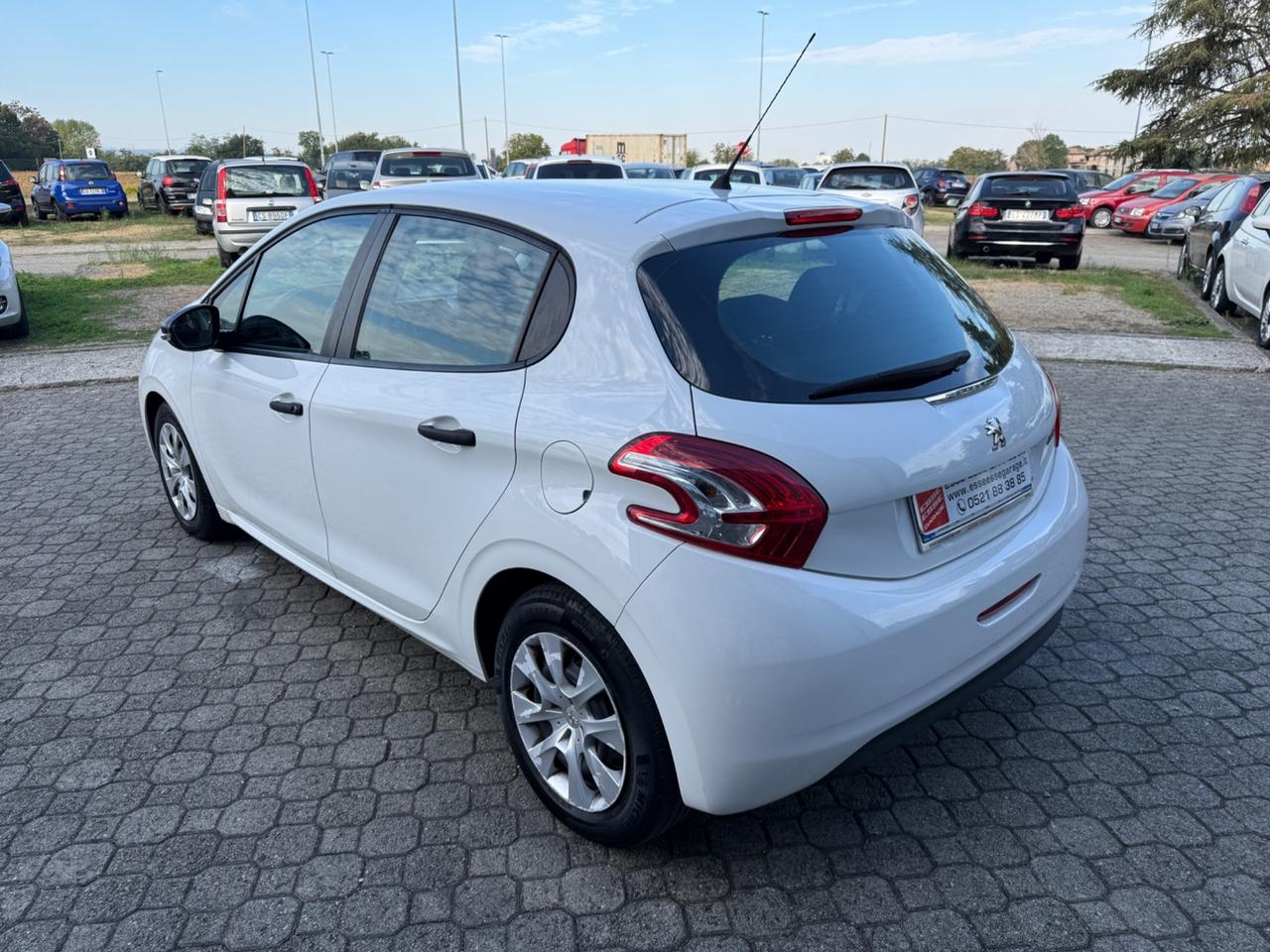 Peugeot 208 1.4 HDi 68 CV 5 porte Allure