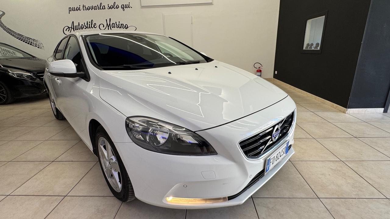 Volvo V40 D2 Momentum 2.0 120 Cv-2016