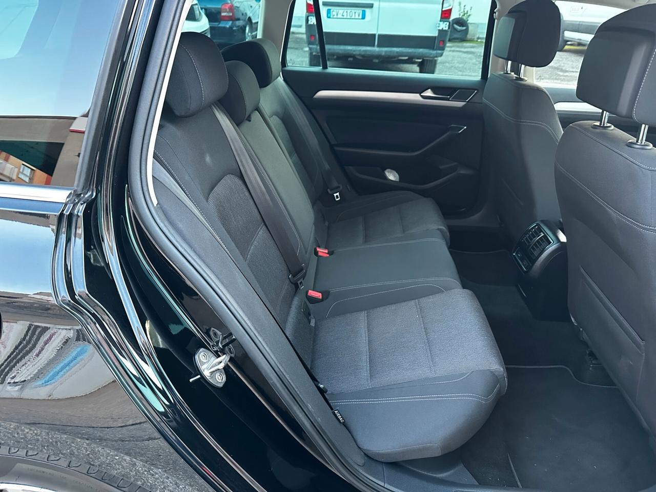 Volkswagen Passat Variant 2.0 TDI DSG Business BlueMotion Tech