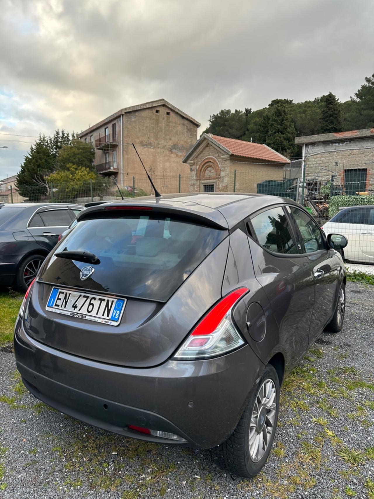 Lancia Ypsilon 1.2 69 CV 5 porte S&S Silver