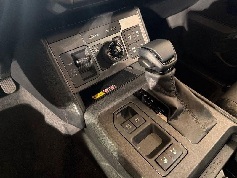 Toyota Hilux 2.8 DIESEL MILD HYBRID 48V 204 CV AUT INVINCIBLE