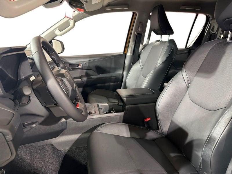 Toyota Hilux 2.8 DIESEL MILD HYBRID 48V 204 CV AUT INVINCIBLE