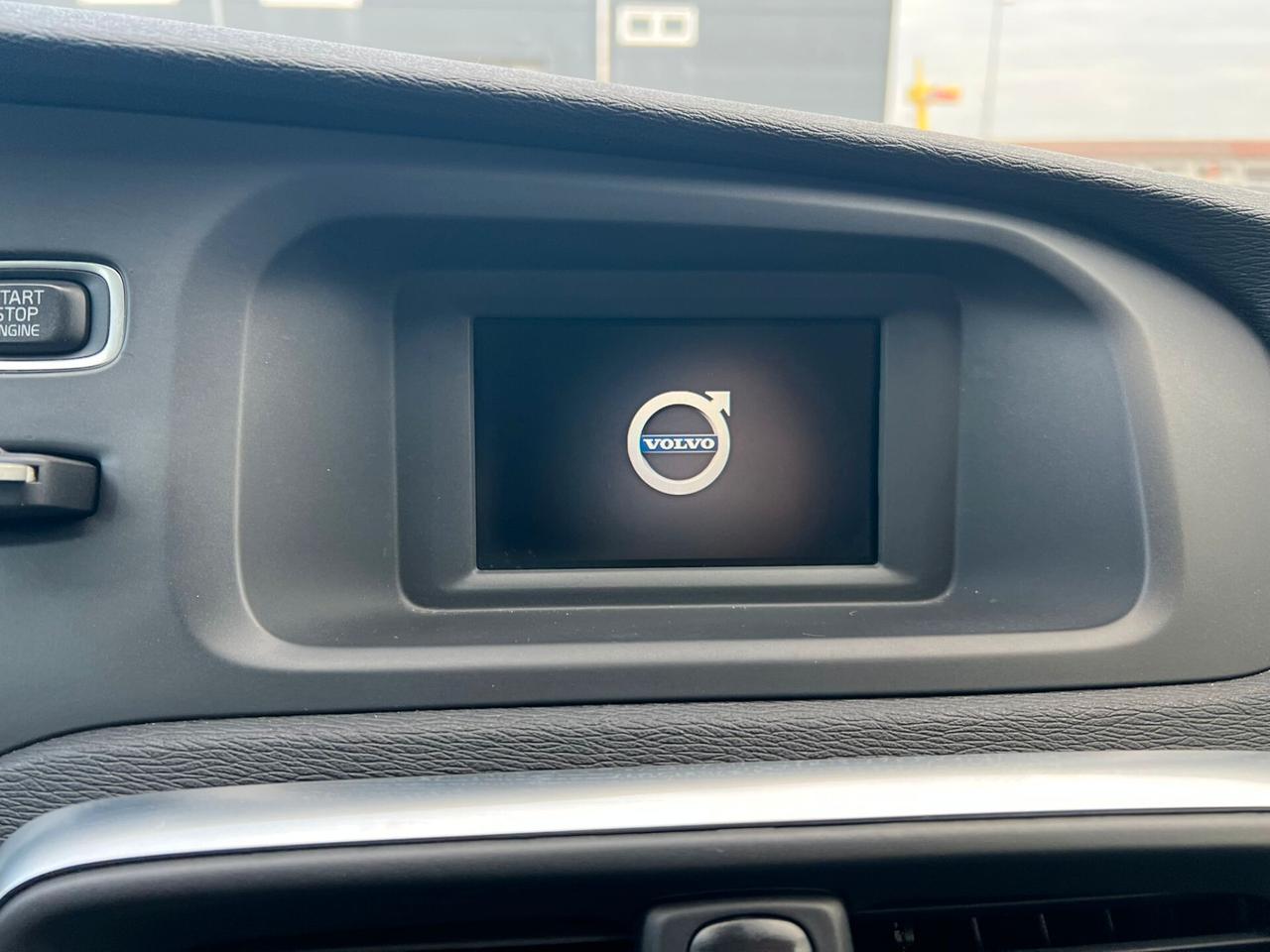 Volvo V40 D2 R-design Momentum 2016