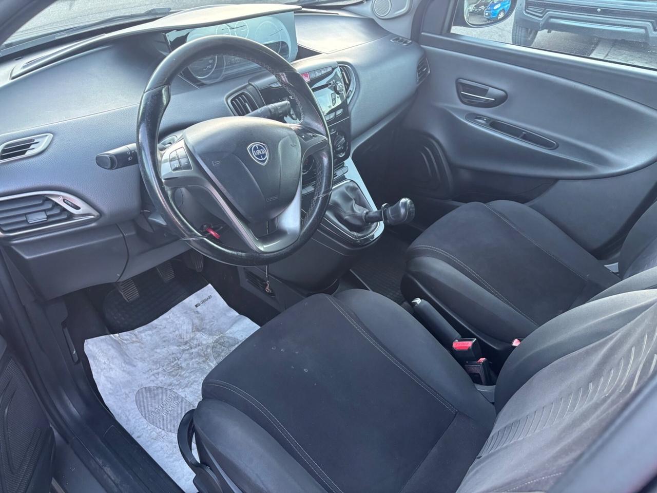 Lancia Ypsilon 1.2 69 CV 5 porte S&S Platinum