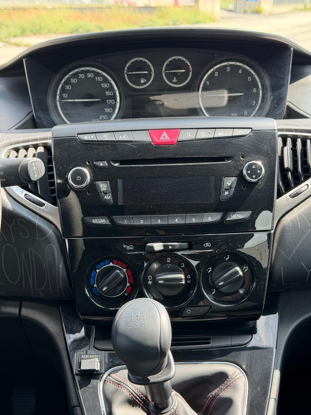 Lancia Ypsilon 100000 KM GARANZIA 12 MESI