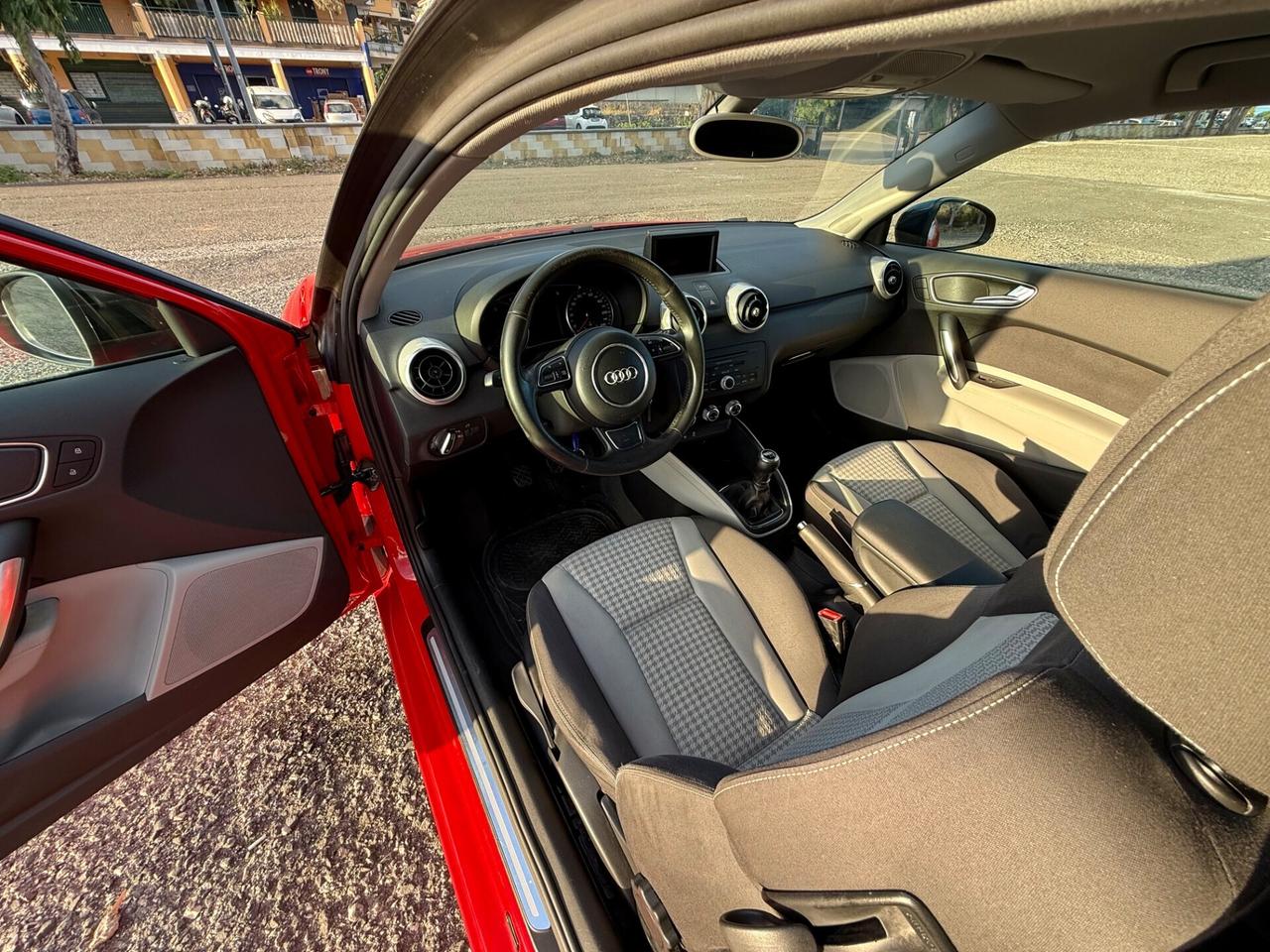 Audi A1 1.6 TDI 105 CV S LINE