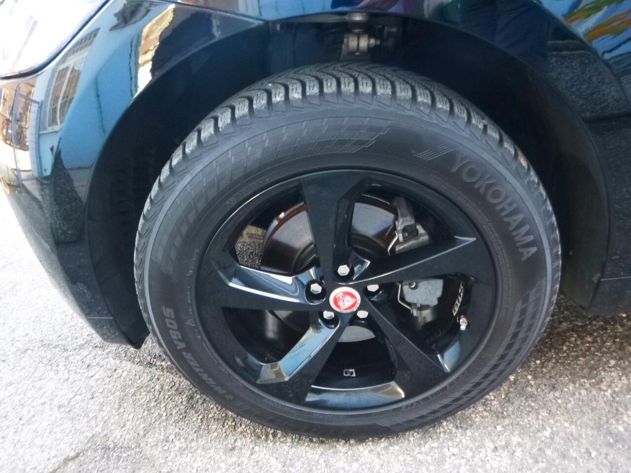 Jaguar F-Pace 2.0 D 180 CV AWD R-Sport