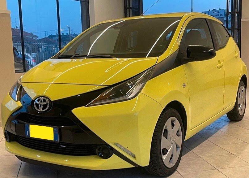 Toyota Aygo 1.0 VVT-i 69 CV 5 porte x-black TSS