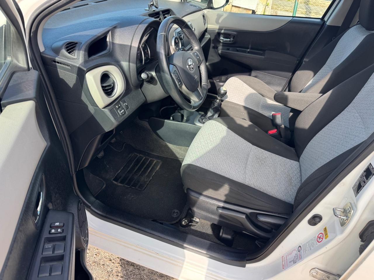 Toyota Yaris 1.3 5 porte Lounge NEOPATENTATI