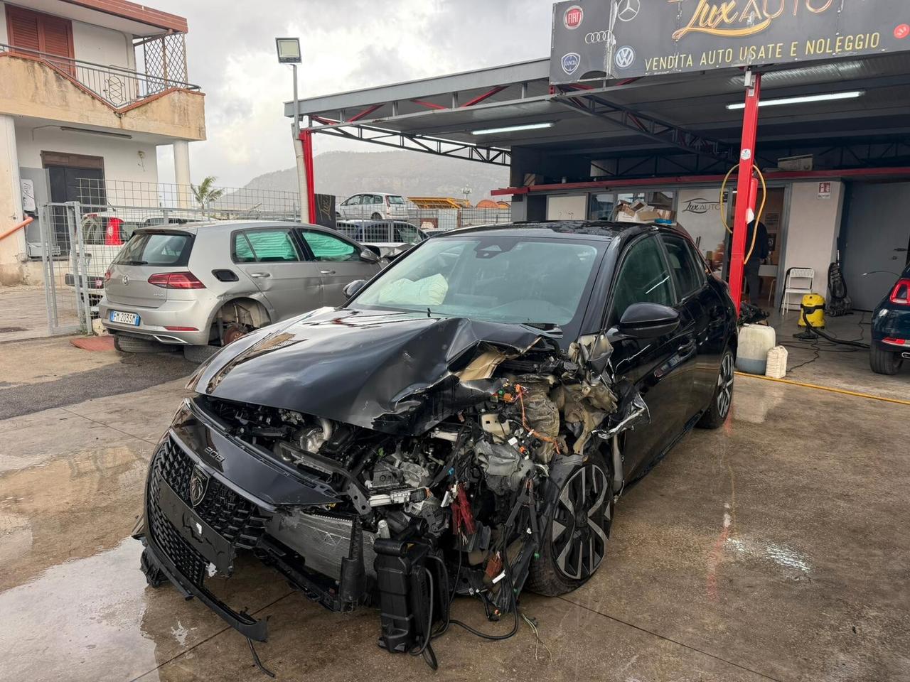 Peugeot 208 1,2 sinistrato - 2025