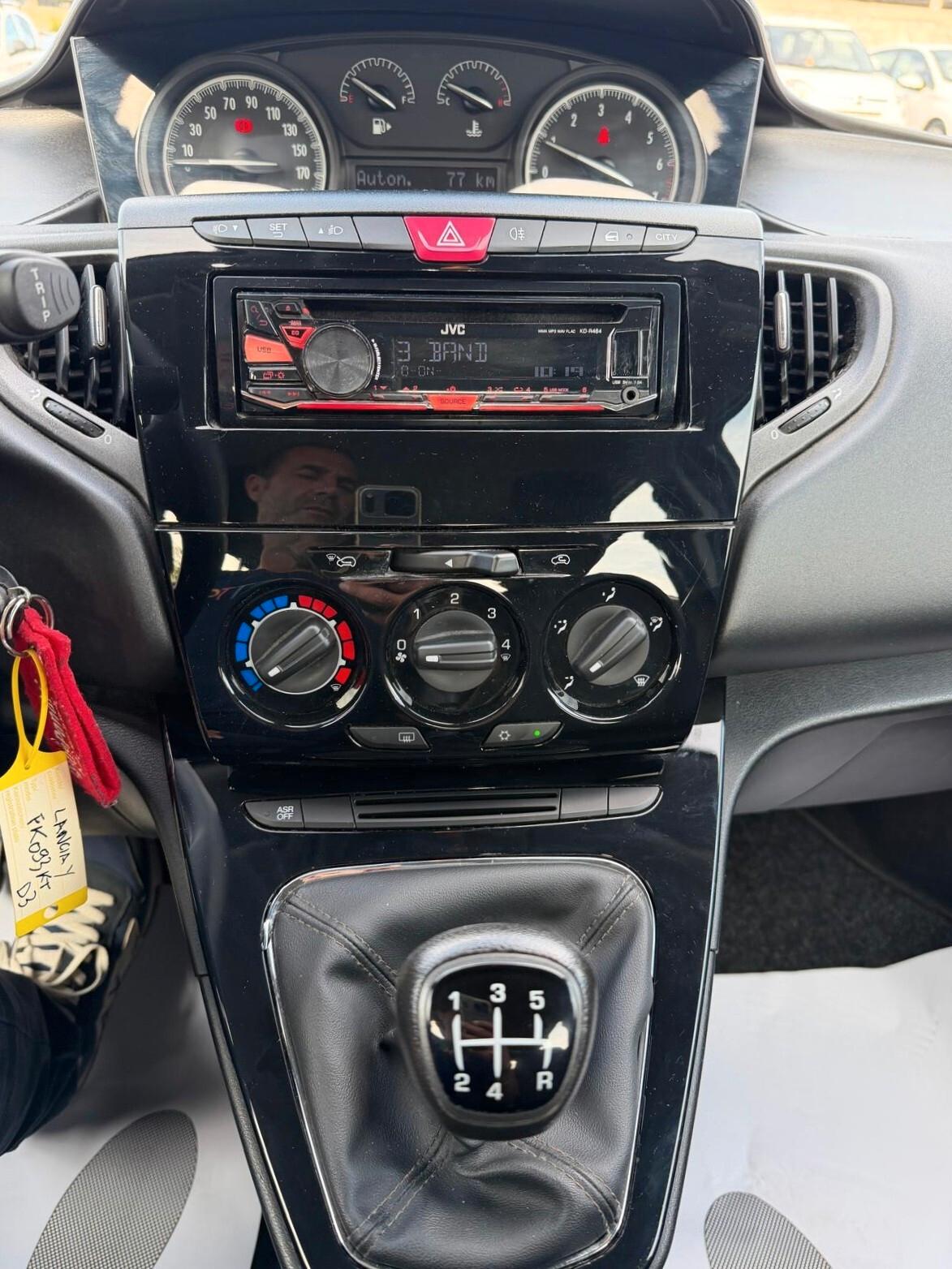 Lancia Ypsilon 1.2 69 CV 5 porte Silver