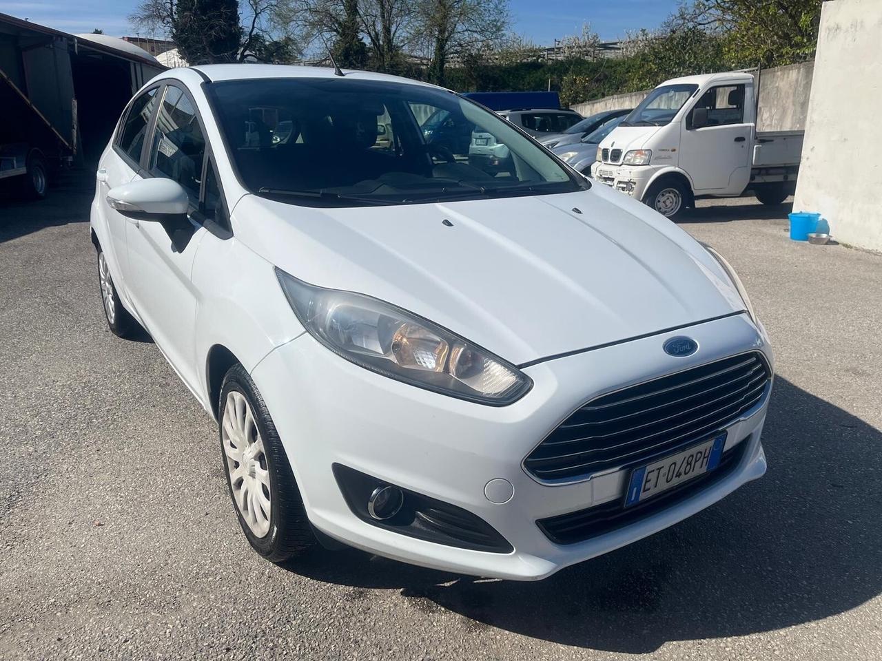 Ford fiesta 1.5 tdci-5 P-full/opt-2013