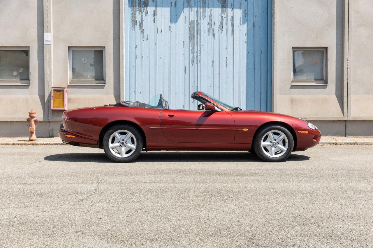 Jaguar XK *Stupenda * Tonneau*Frangivento*