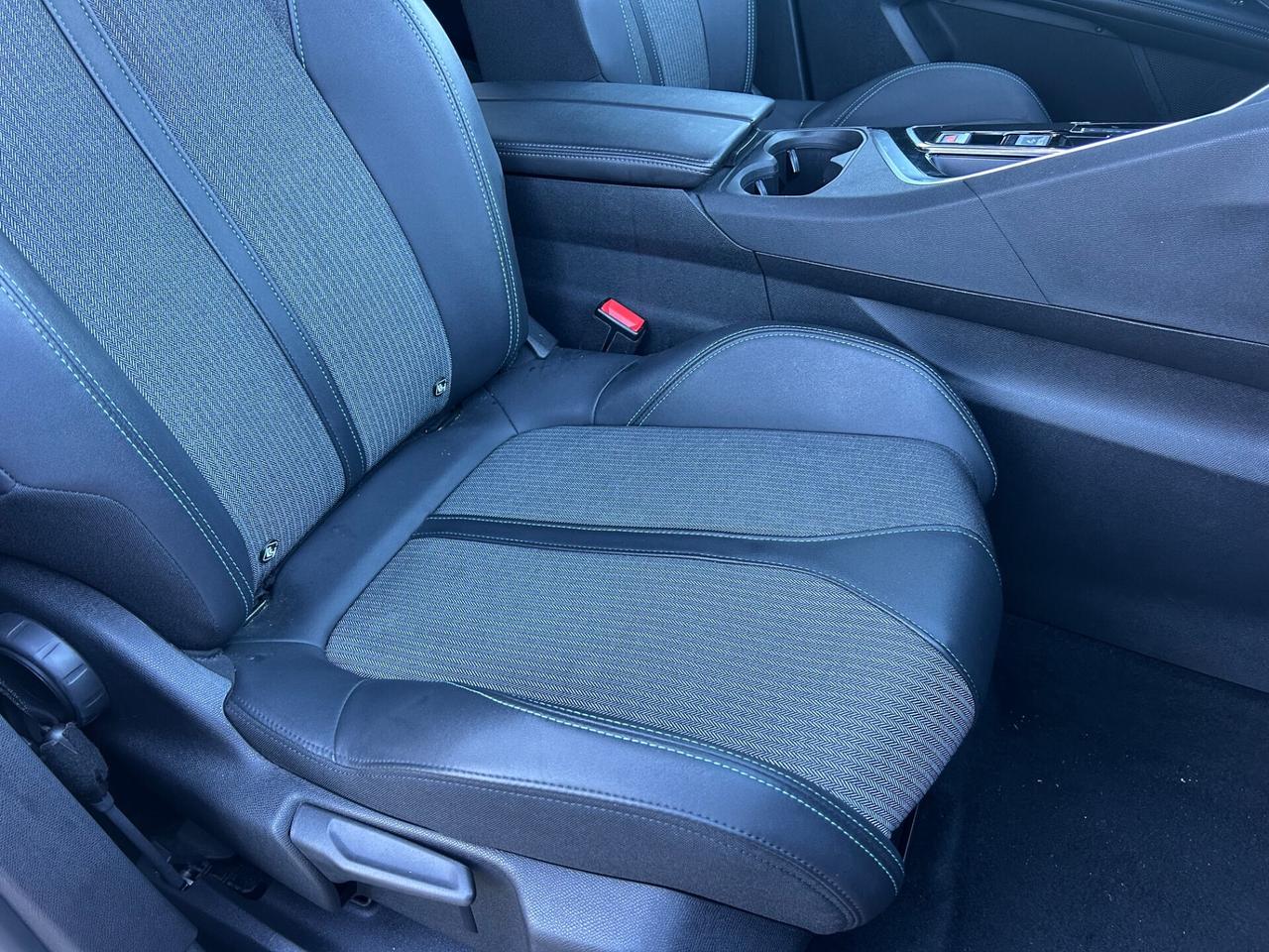 Peugeot 3008 Hybrid4 300 e-EAT8 GT