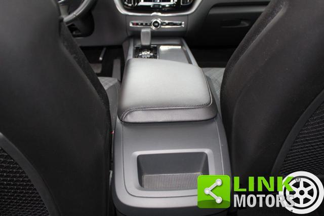 VOLVO XC60 B4 automatico Essentialle con Leasing