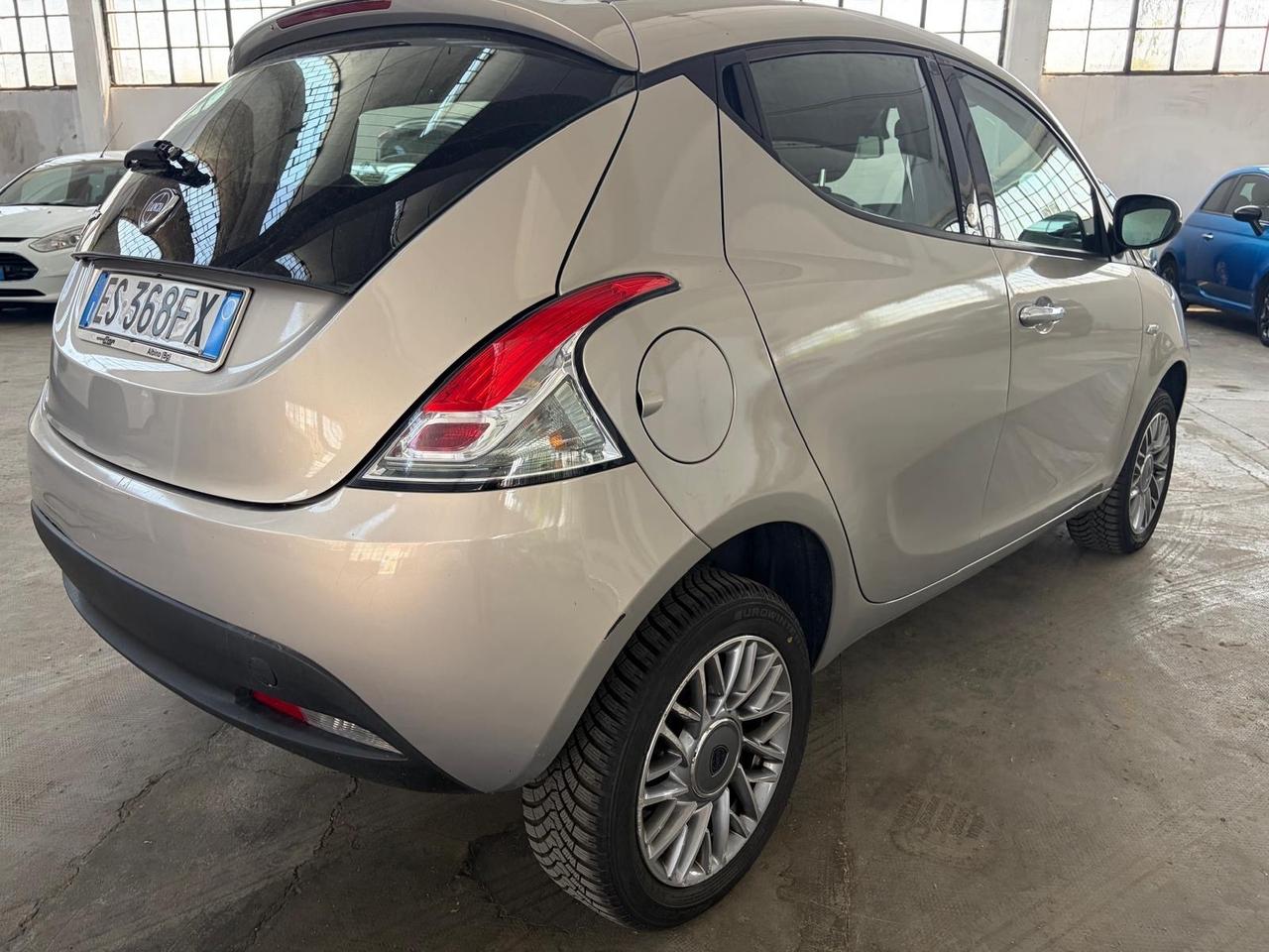 Lancia Ypsilon 0.9 TwinAir 85 CV 5 porte Metano Ecochic Gold