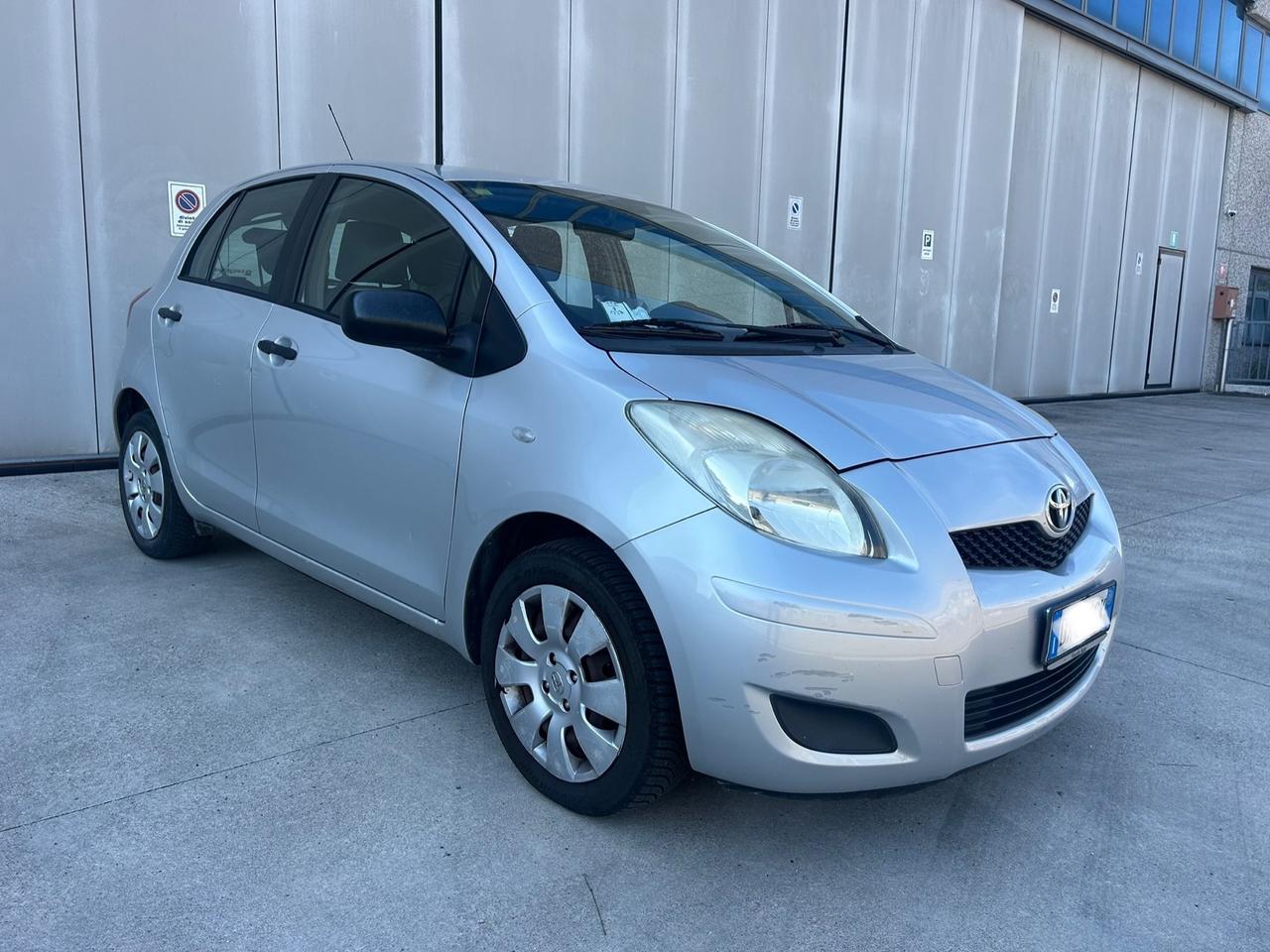 Toyota Yaris 1.0 5 porte Sol