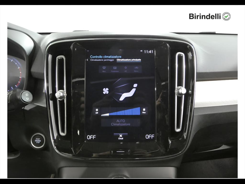 VOLVO XC40 (2017-->) - XC40 T3 Geartronic Momentum